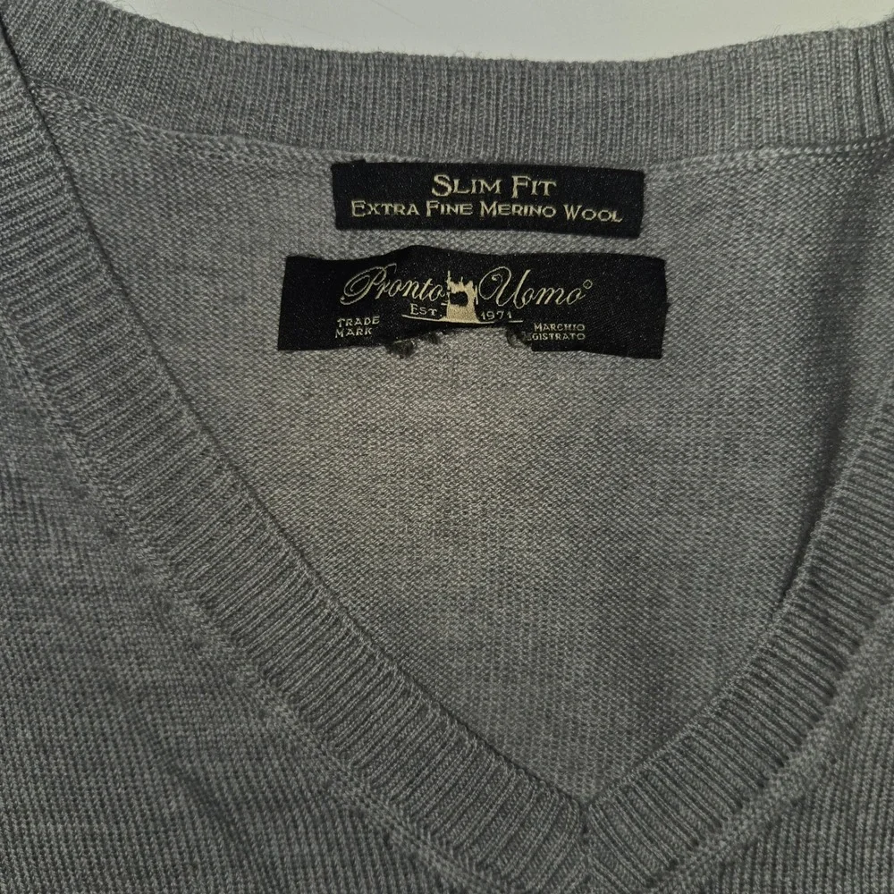Pronto Uomo Men's Slim Fit Extra Fine Merino Wool V-Neck Sweater Grey L Flawed